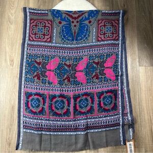 Inouitoosh butterfly wool scarf
